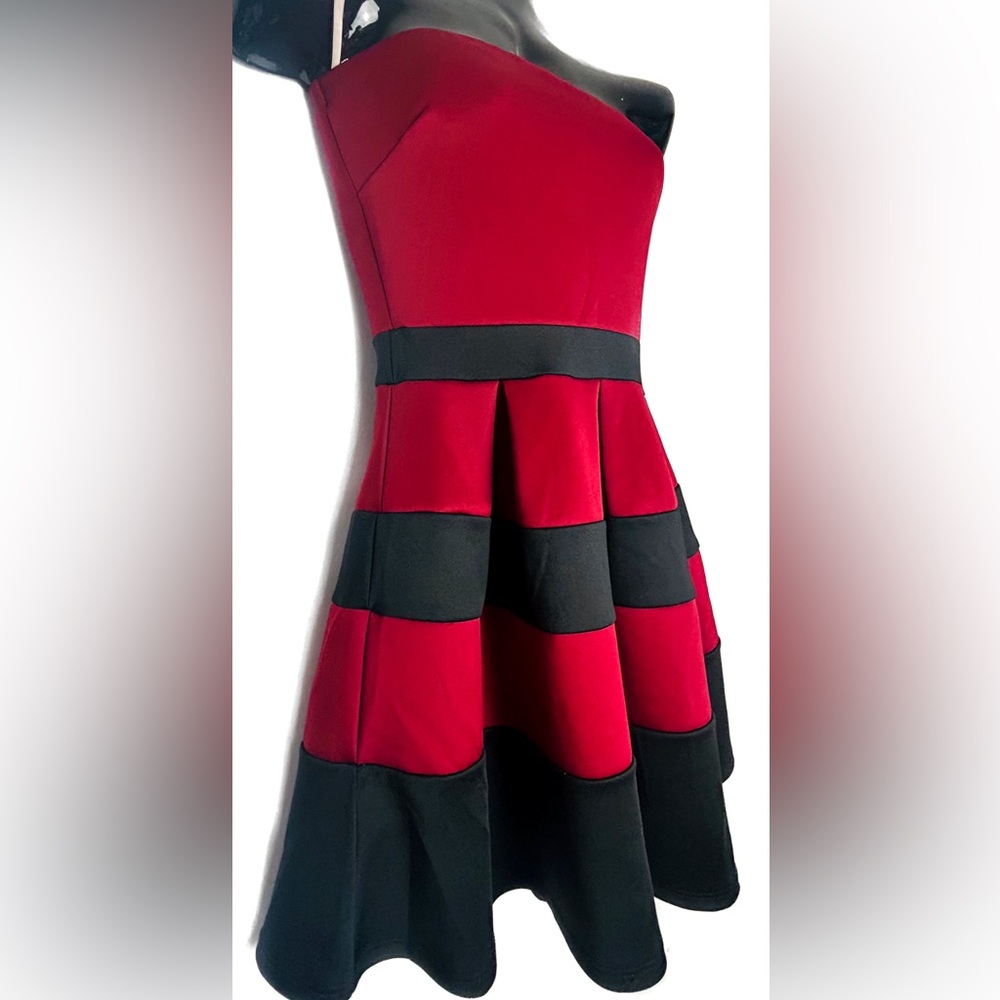 🌻3 for $15 Wet Seal Strapless Red and Black Color Block Fit-and-Flare Dress